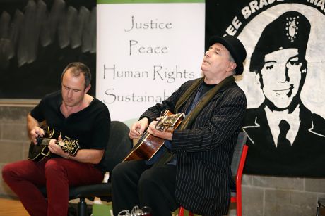 Click on image to see full-sized version Joe Black & friend perform Friday night (thanks to Tatyana Turchina for pic)