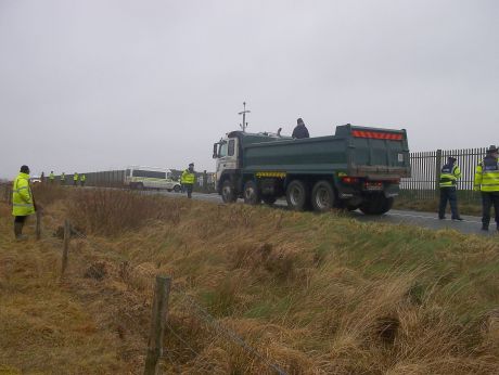 That many garda and they still can't keep people off the lorries